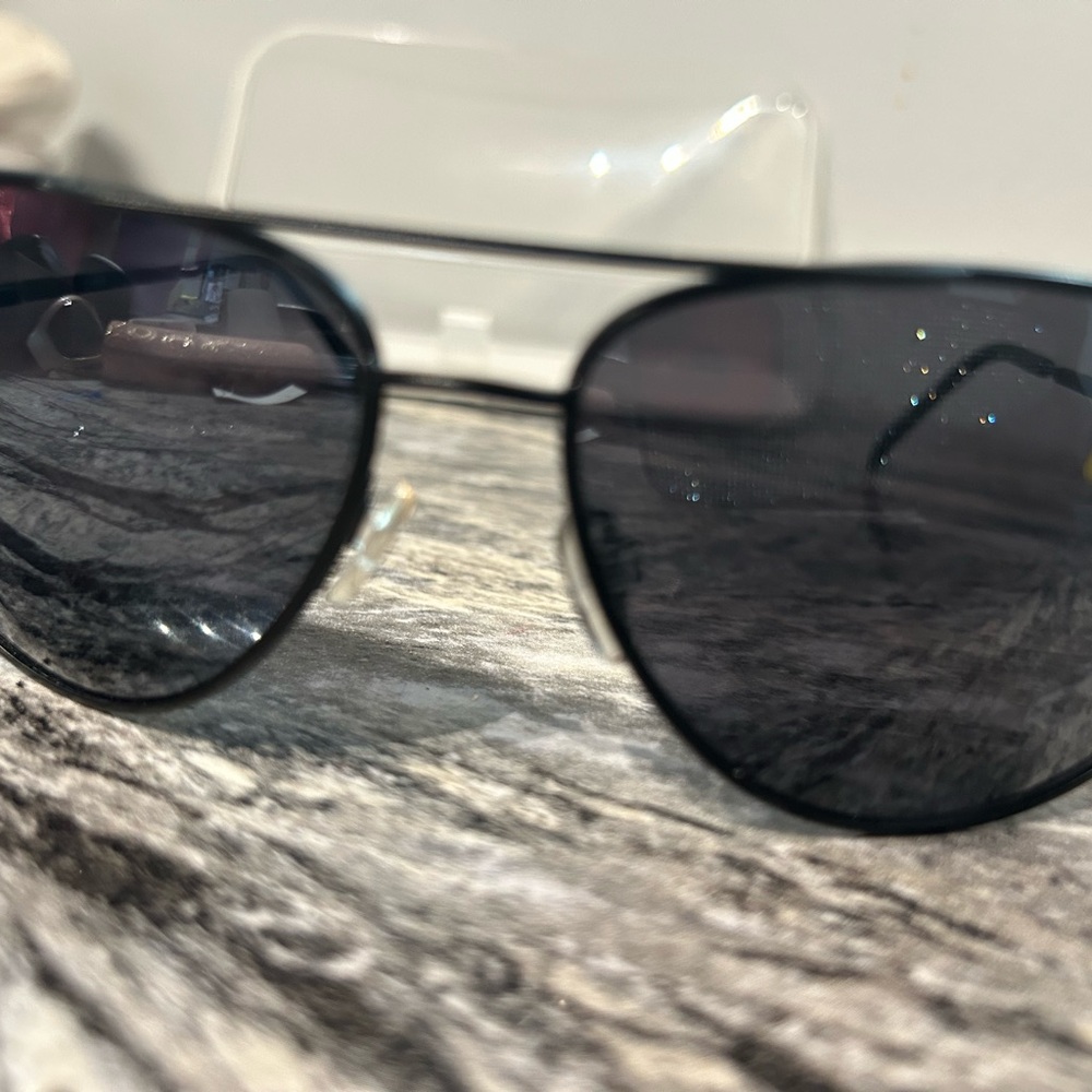 Stylish Black Aviator Sunglasses - Picture 2 of 9